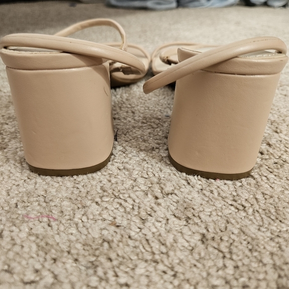 Marc Fisher Cream Sandals Minimalist Design Square-Toe - Picture 4 of 11